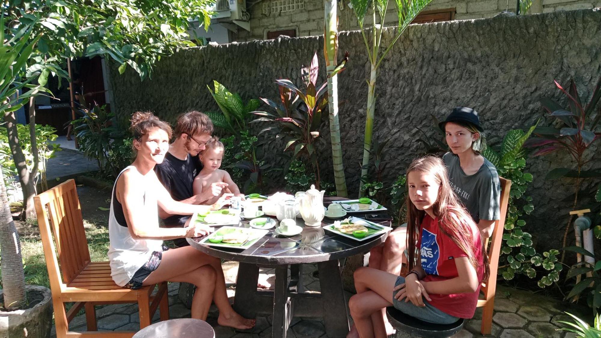 Van Santri Homestay Pemuteran Экстерьер фото